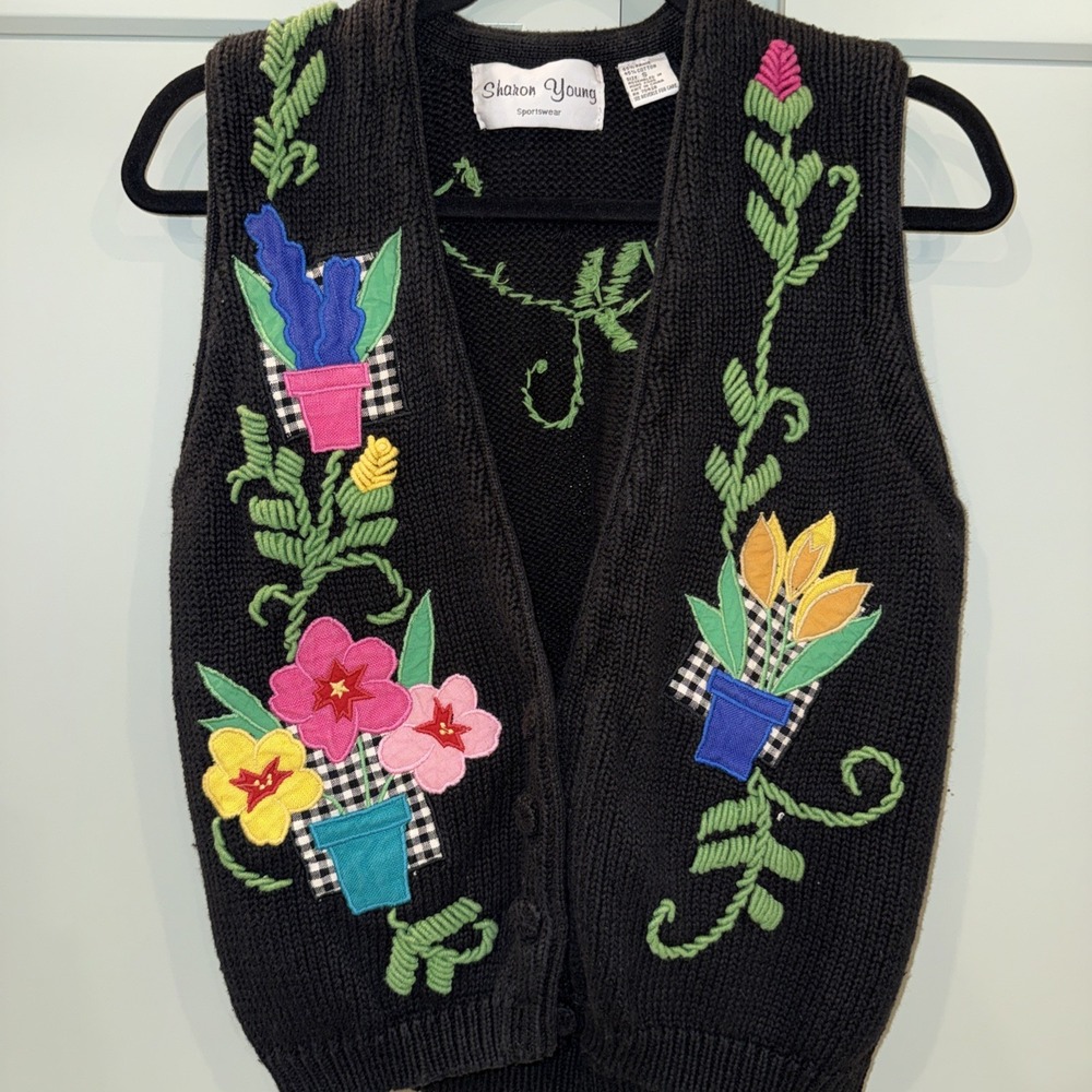 Vtg Sharon Young Women's Black Floral Spring Embroidered Sweater Vest Medium S